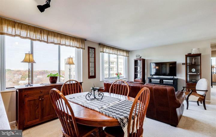 RIVER TOWERS - Residential Lease