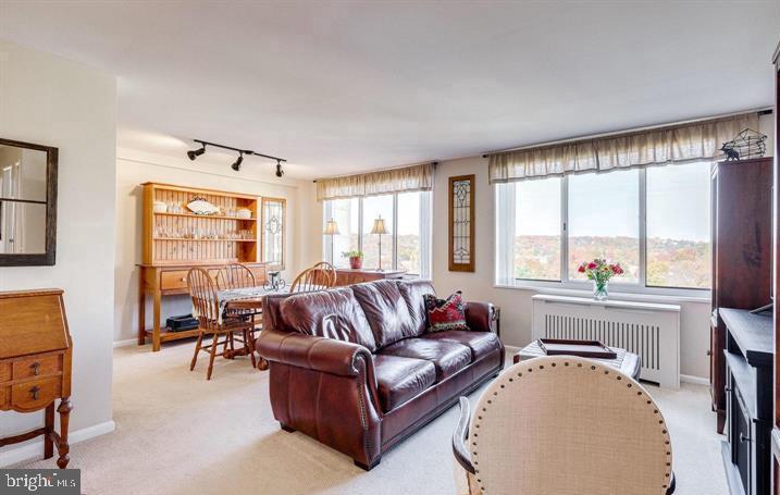 RIVER TOWERS - Residential Lease