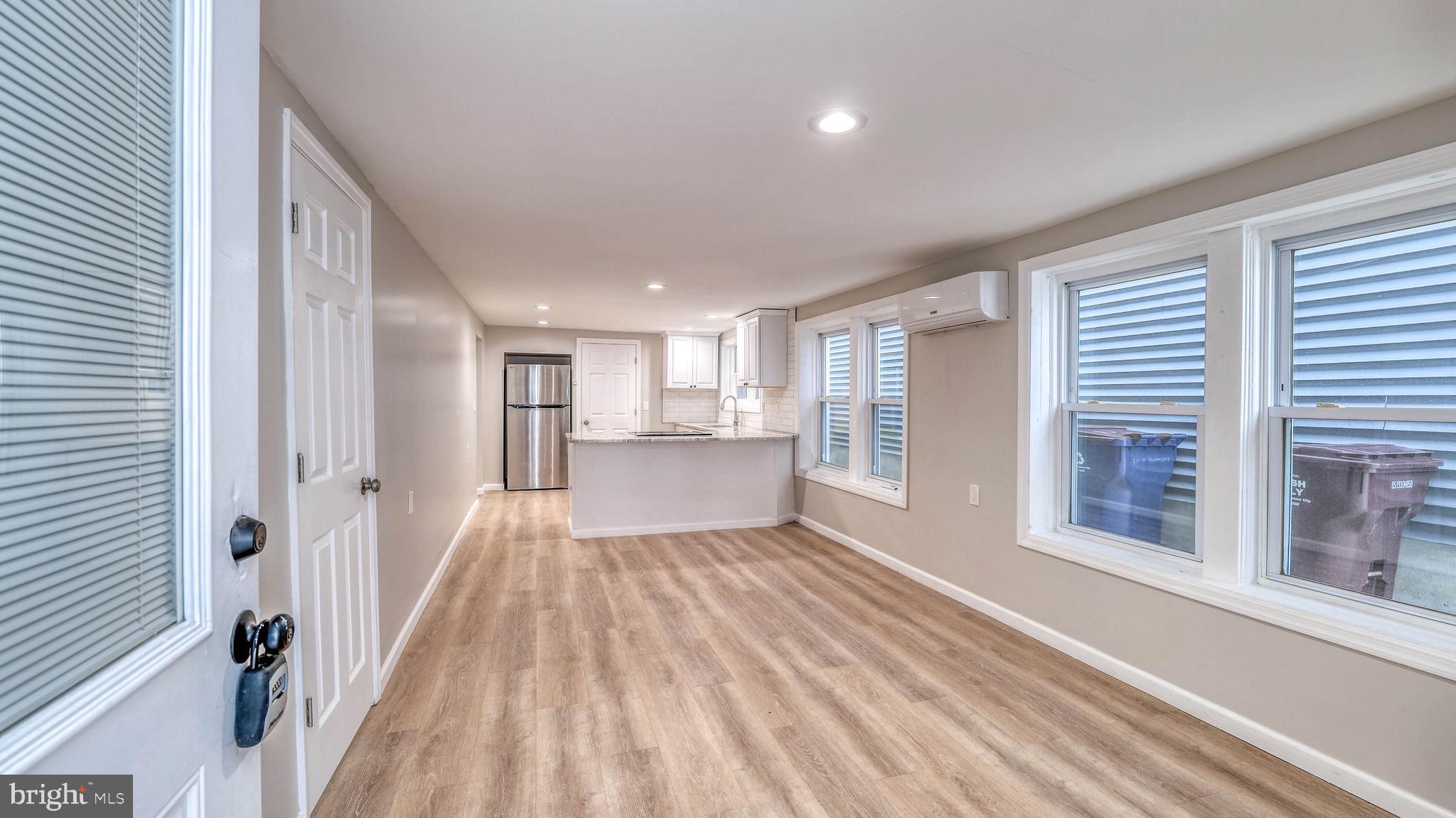 211 N SACRAMENTO AVENUE