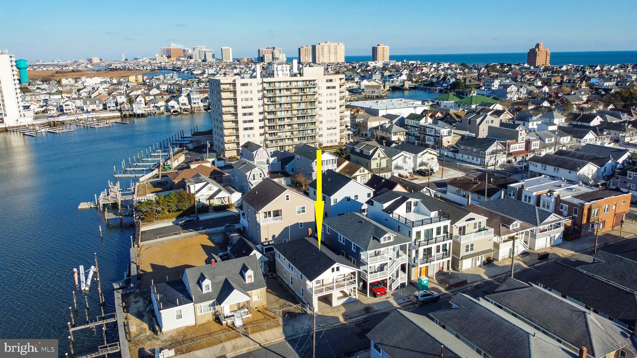 211 N SACRAMENTO AVENUE