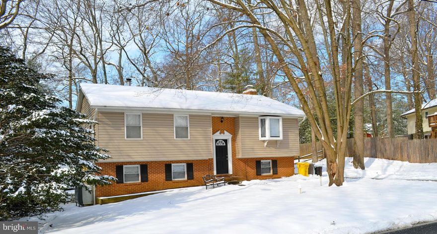 Spectacular 4 bed / 2.5 bath home with an open floor plan. Updated kitchen with Silestone countertops, newer carpet, updated windows, vinyl siding, wood burning fireplace, unfinished storage and workbench area, and 12x12 shed! Wooded lot with deck and fenced in back yard.  Water privileged community with four beaches! Just one block to the boat ramp and a short walk to the beach or hiking trails.