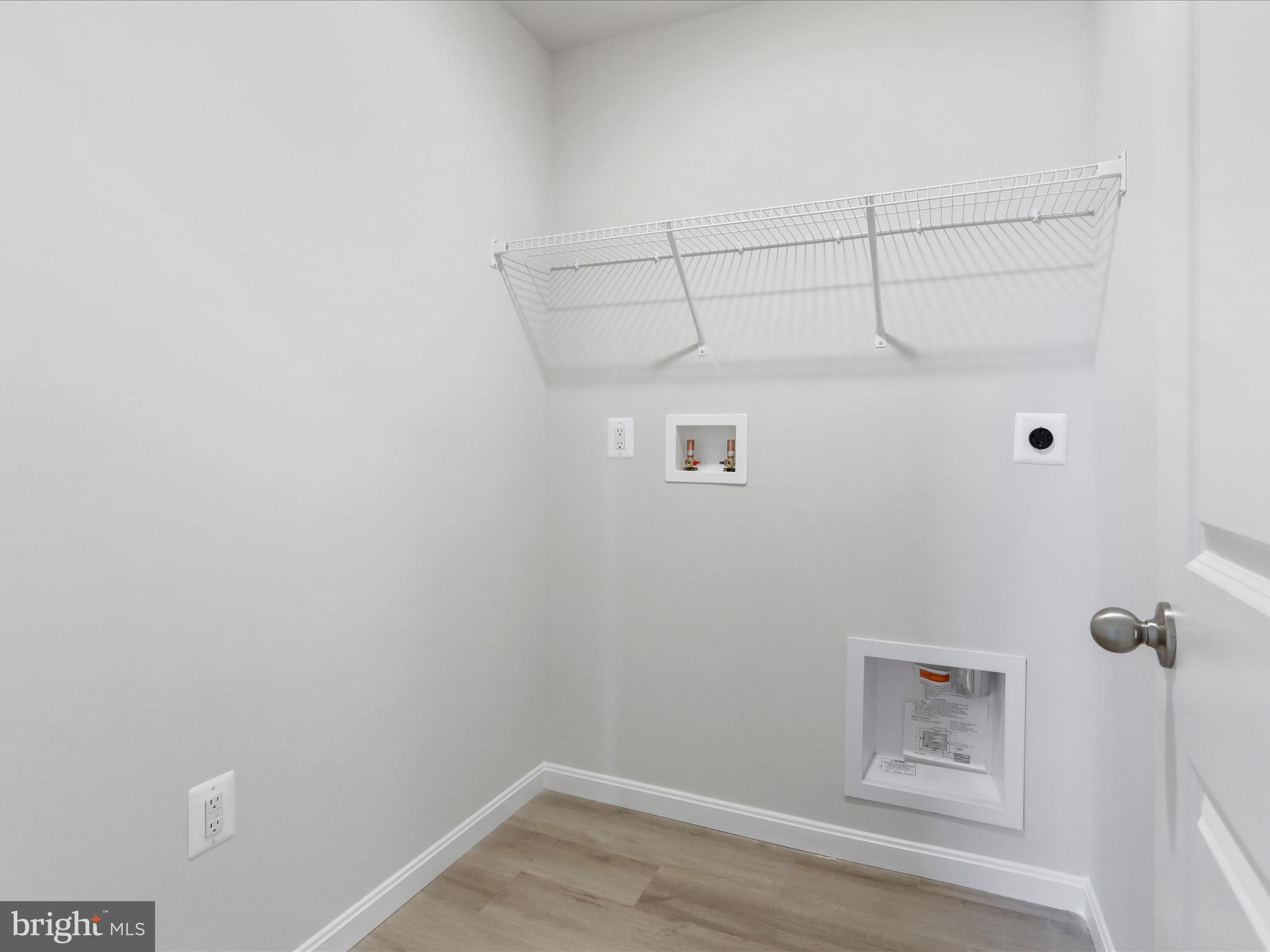 SEASONS AT MIDDLETOWN PLACE - Residential