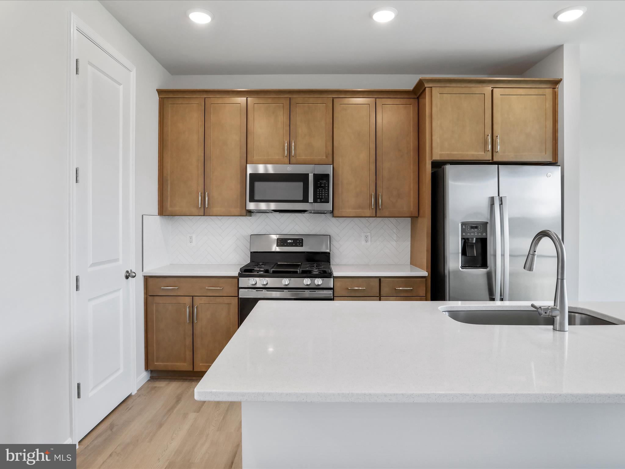 SEASONS AT MIDDLETOWN PLACE - Residential