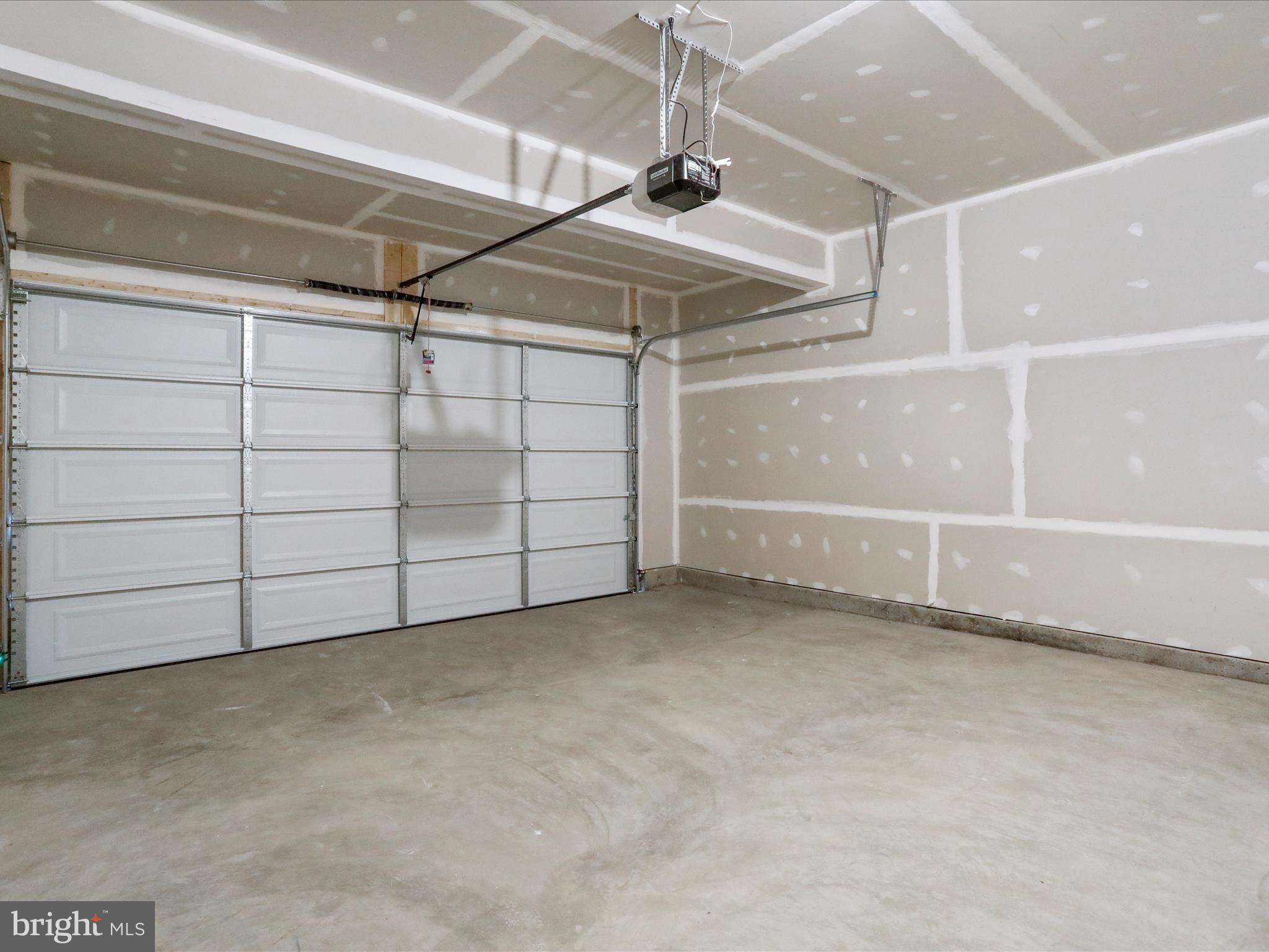 SEASONS AT MIDDLETOWN PLACE - Residential