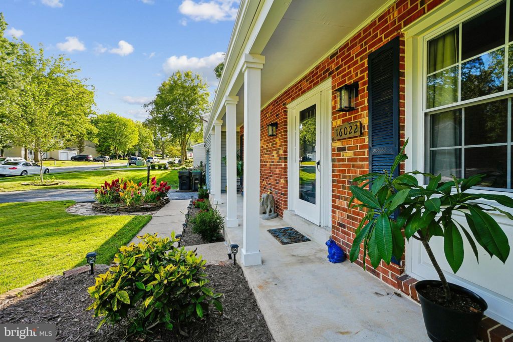 Photo of 16022 Macedonia Drive, WOODBRIDGE, VA 22191 (MLS # VAPW2105134)
