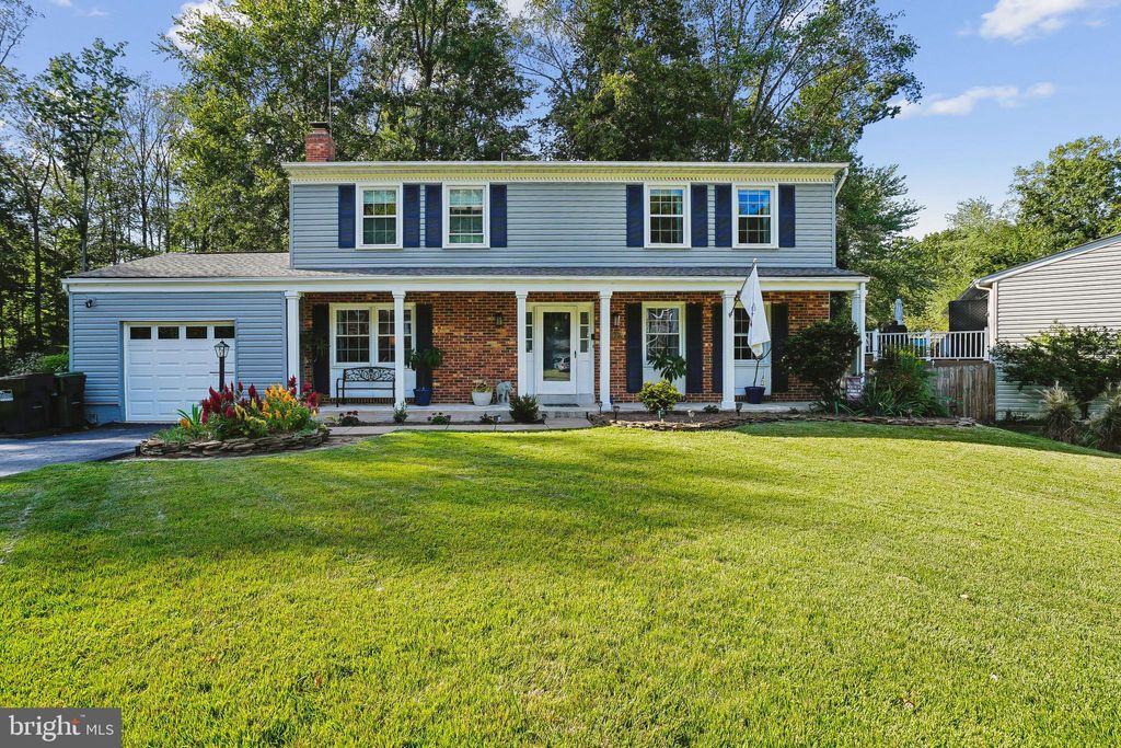 Photo of 16022 Macedonia Drive, WOODBRIDGE, VA 22191 (MLS # VAPW2105134)
