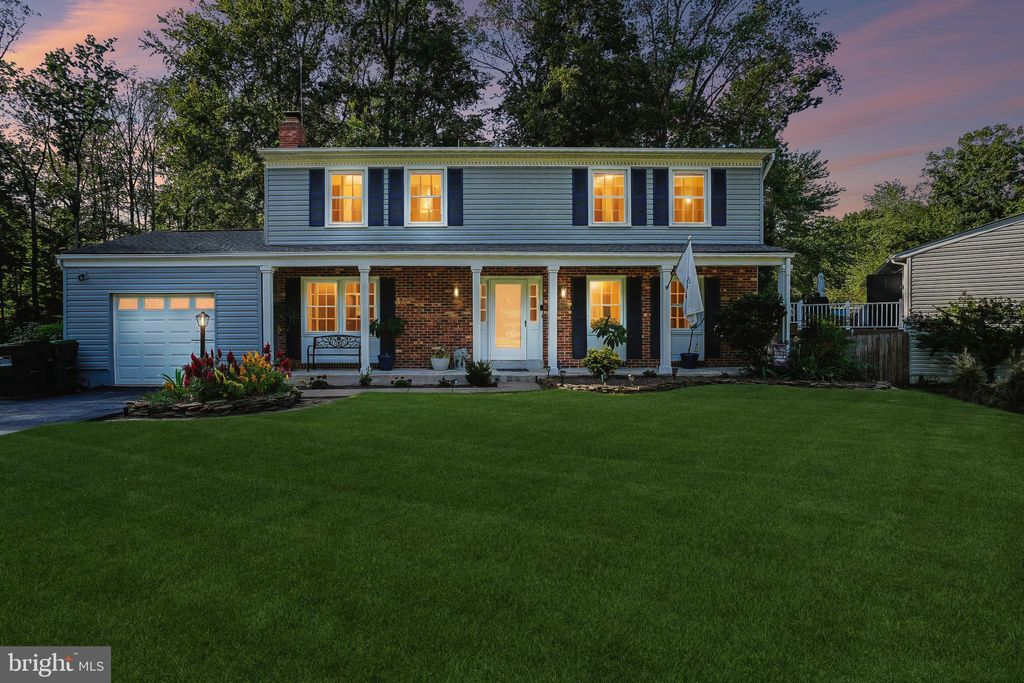 Photo of 16022 Macedonia Drive, WOODBRIDGE, VA 22191 (MLS # VAPW2105134)