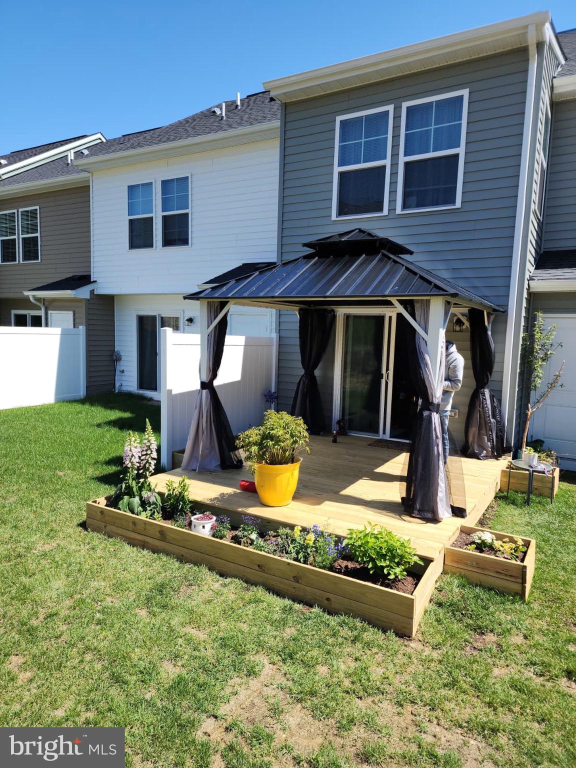 WHISPERING PINES - Residential