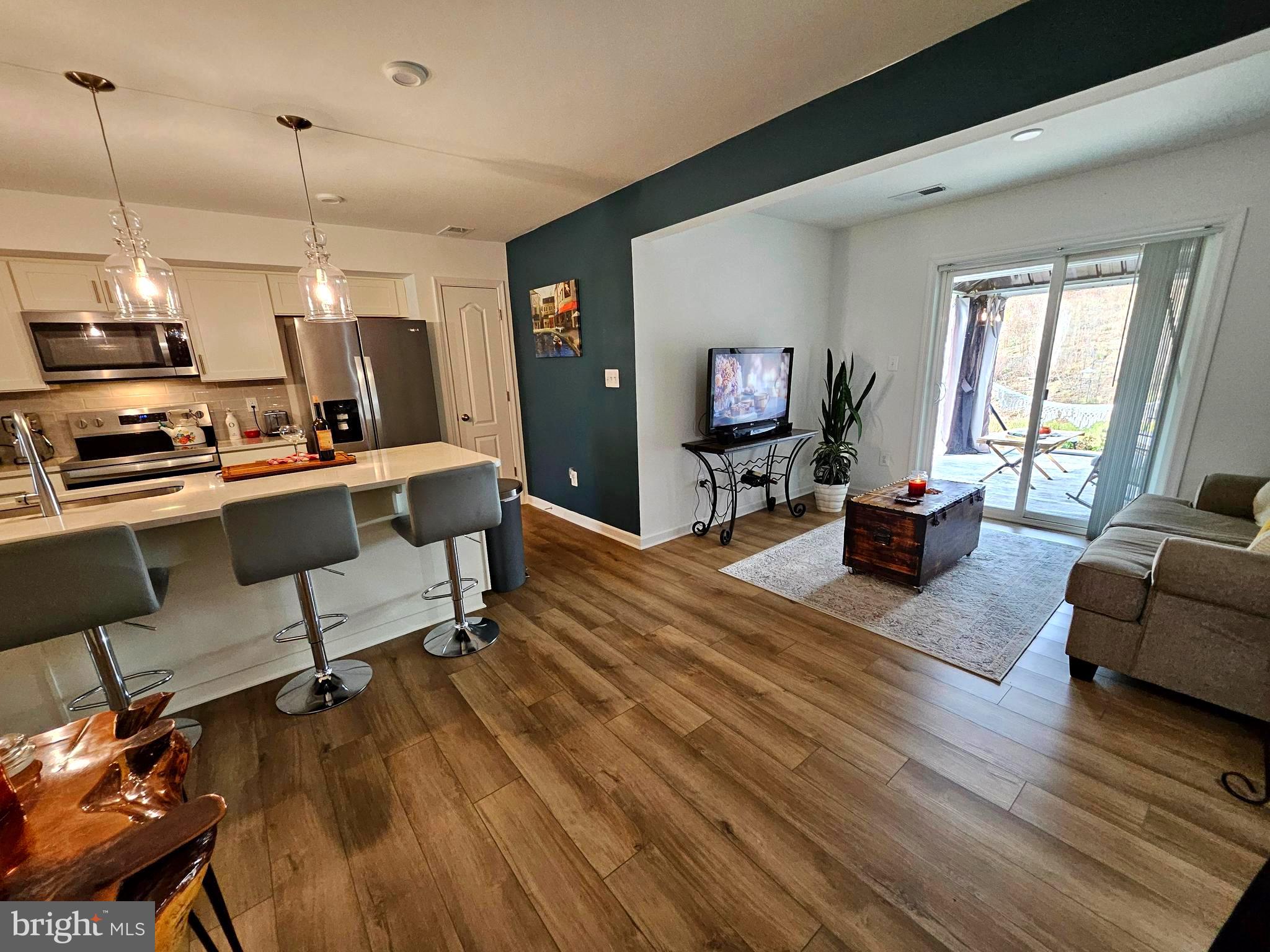 WHISPERING PINES - Residential