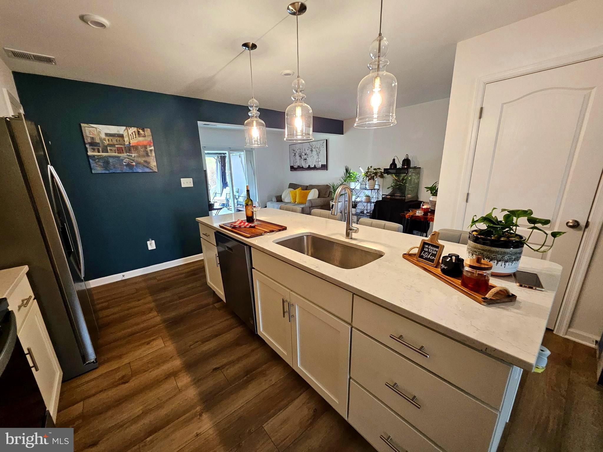 WHISPERING PINES - Residential