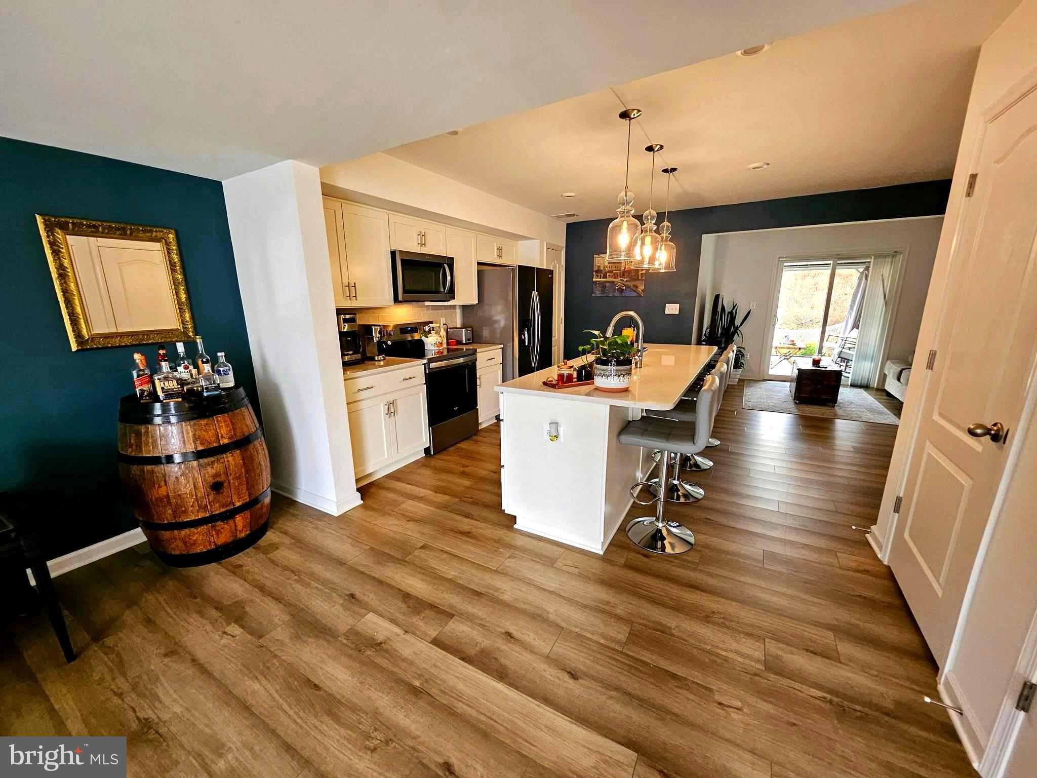 WHISPERING PINES - Residential