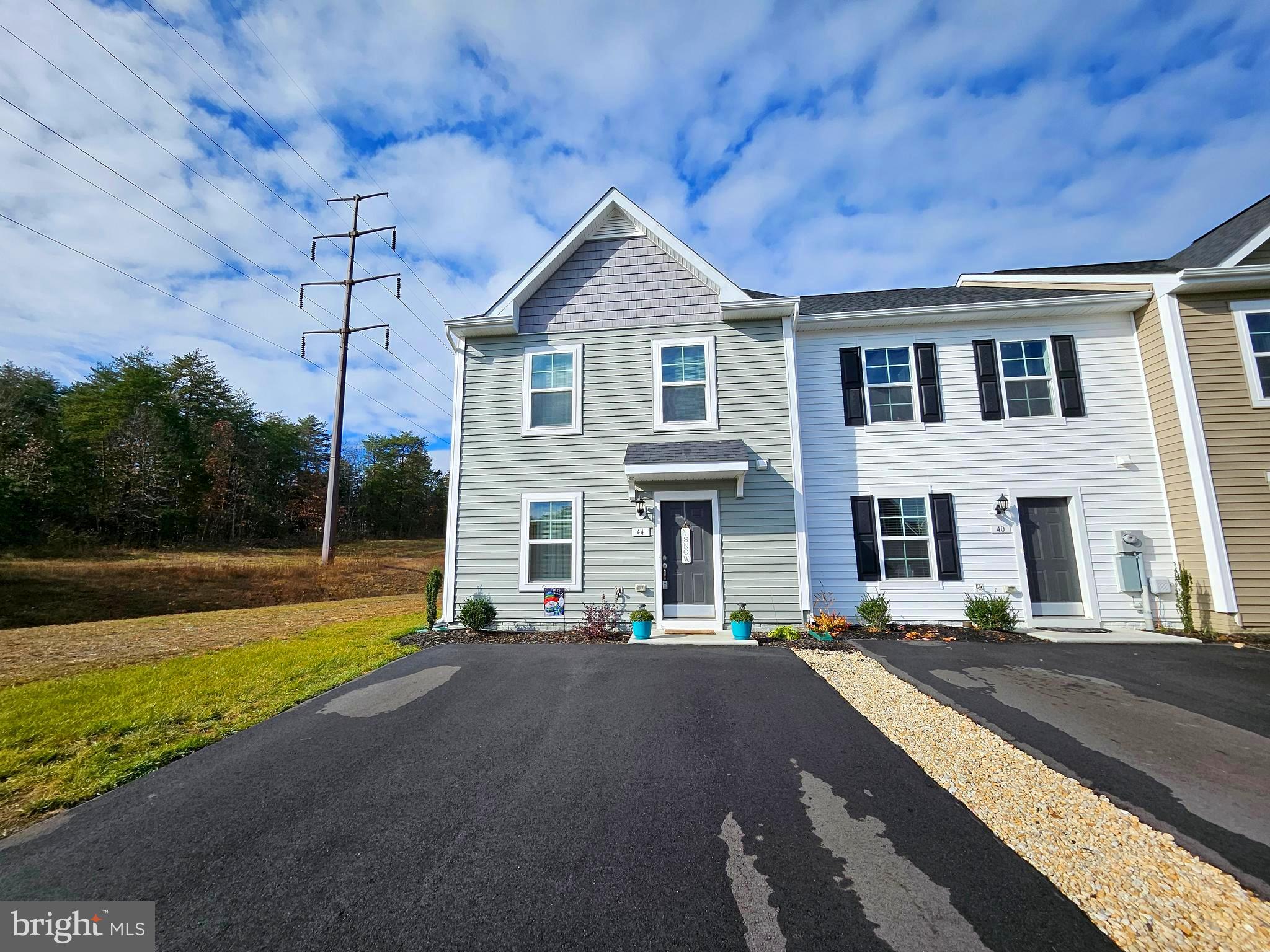 WHISPERING PINES - Residential