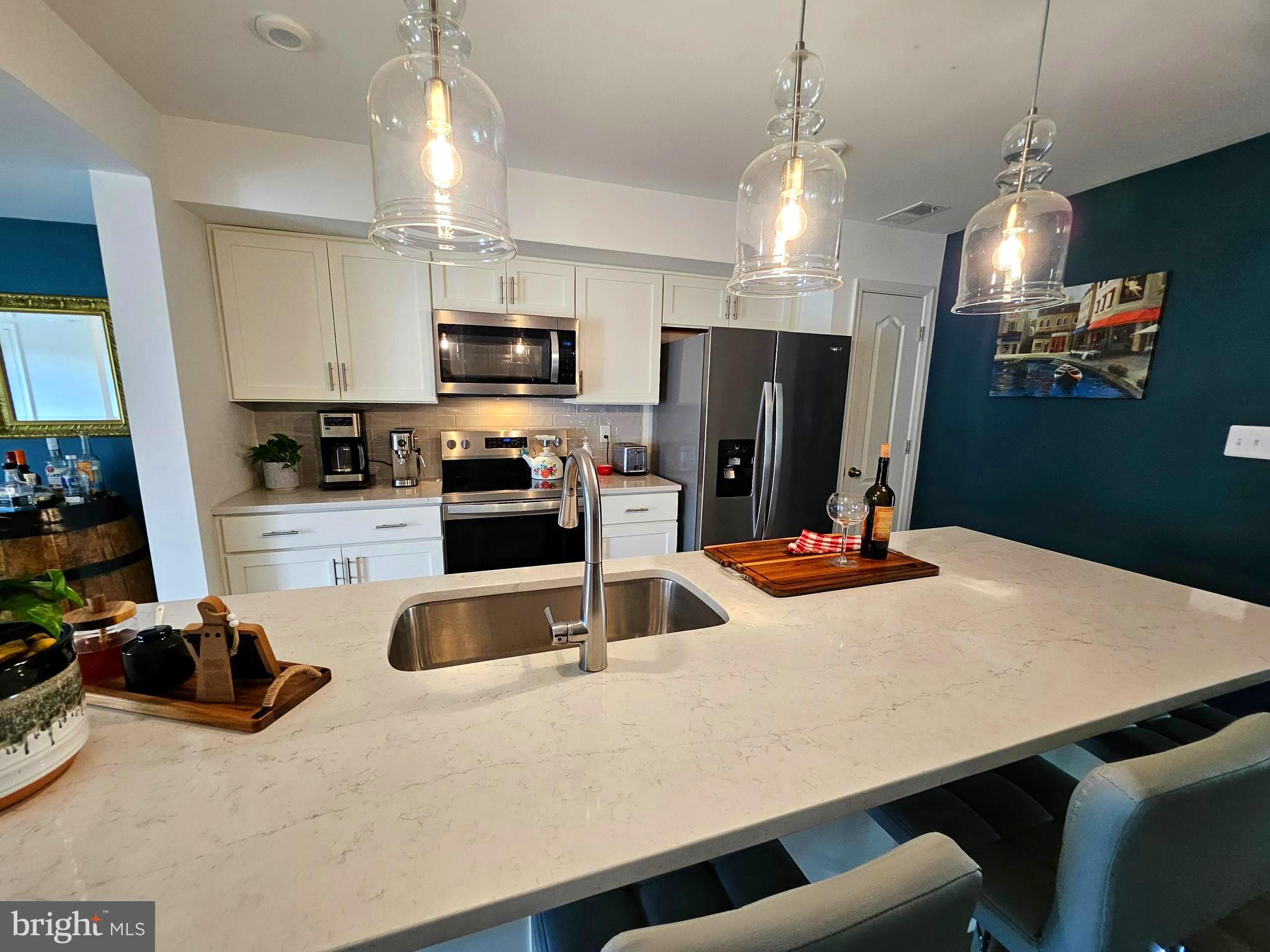 WHISPERING PINES - Residential