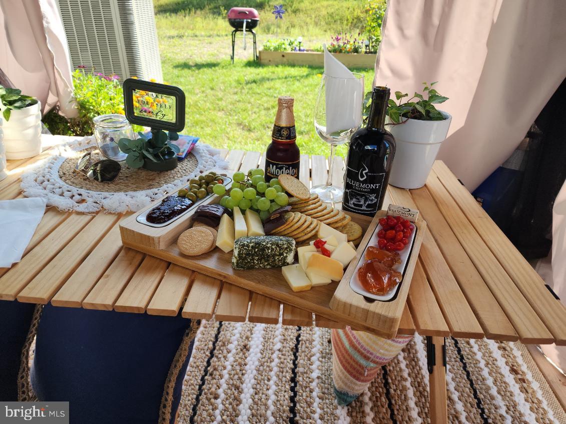 WHISPERING PINES - Residential