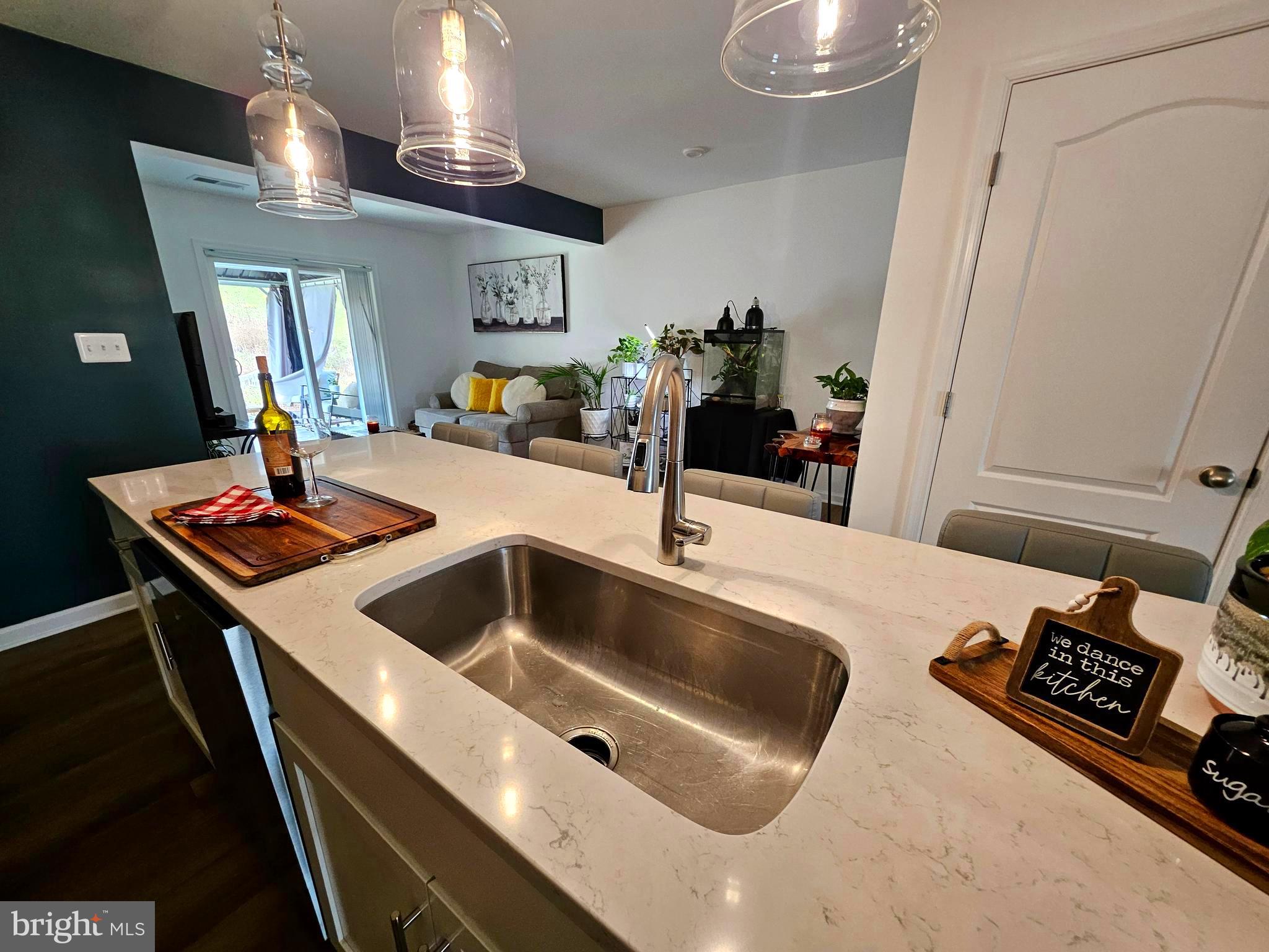 WHISPERING PINES - Residential