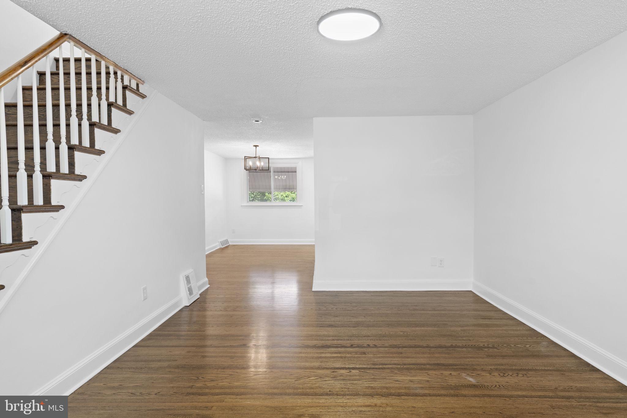 423 SEVEN OAKS DRIVE