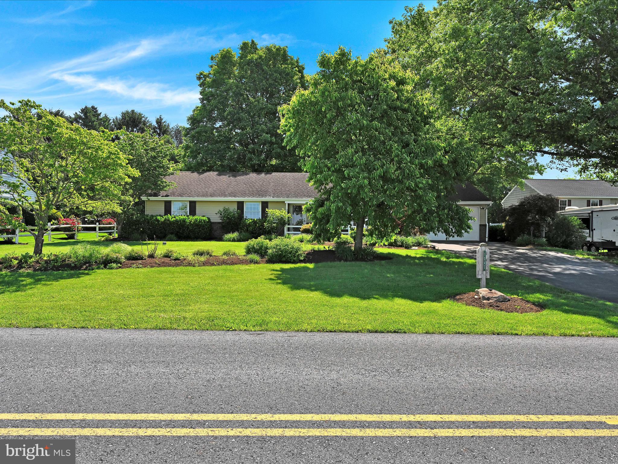 1043 E MEADOW ROAD
