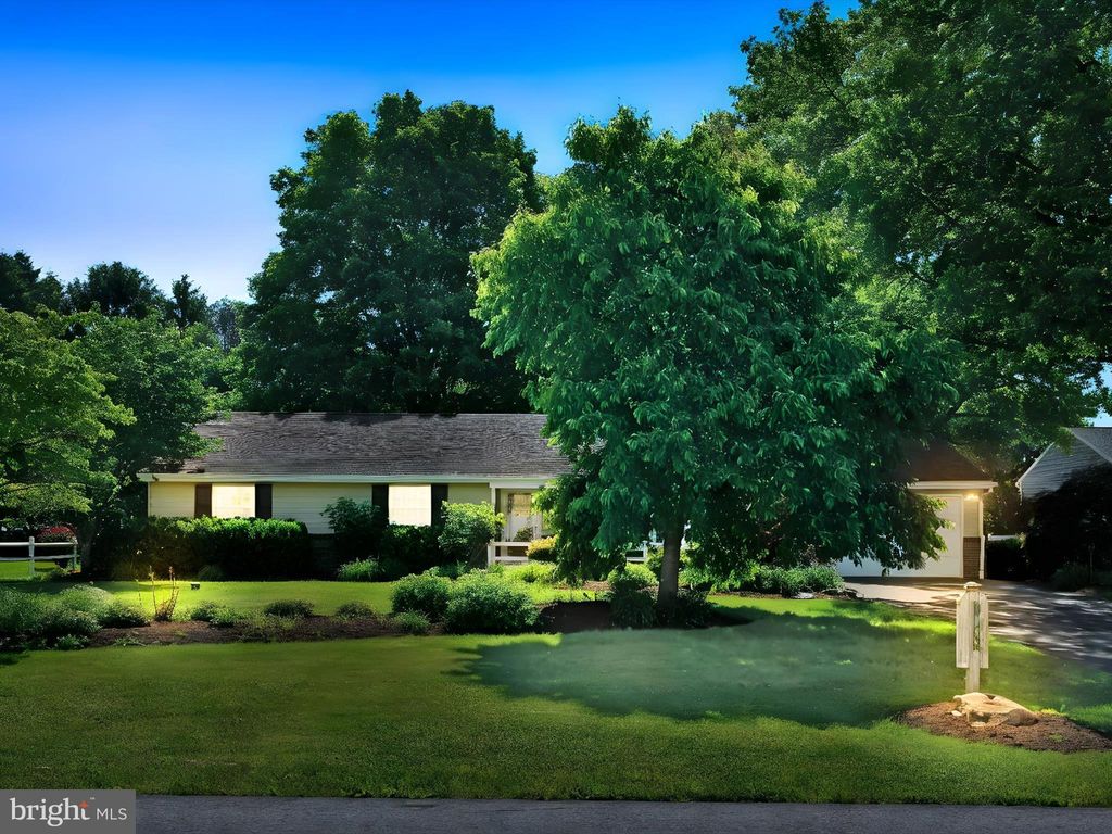 Photo of 1043 E Meadow Road, MANHEIM, PA 17545 (MLS # PALA2070902)