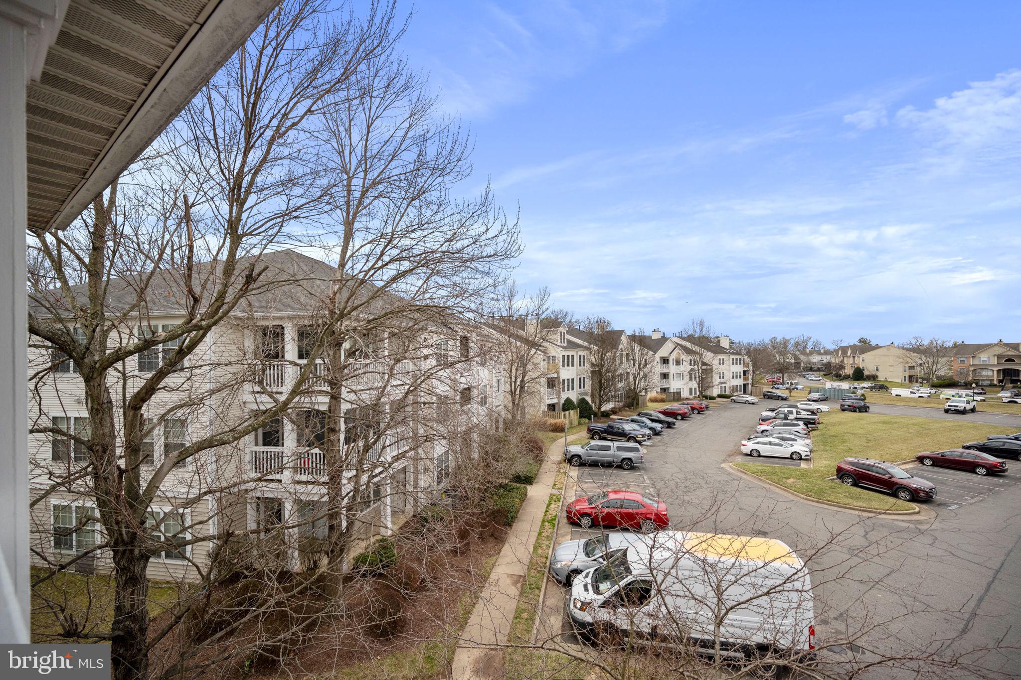 STRATFORD CONDO BULL RUN - Residential