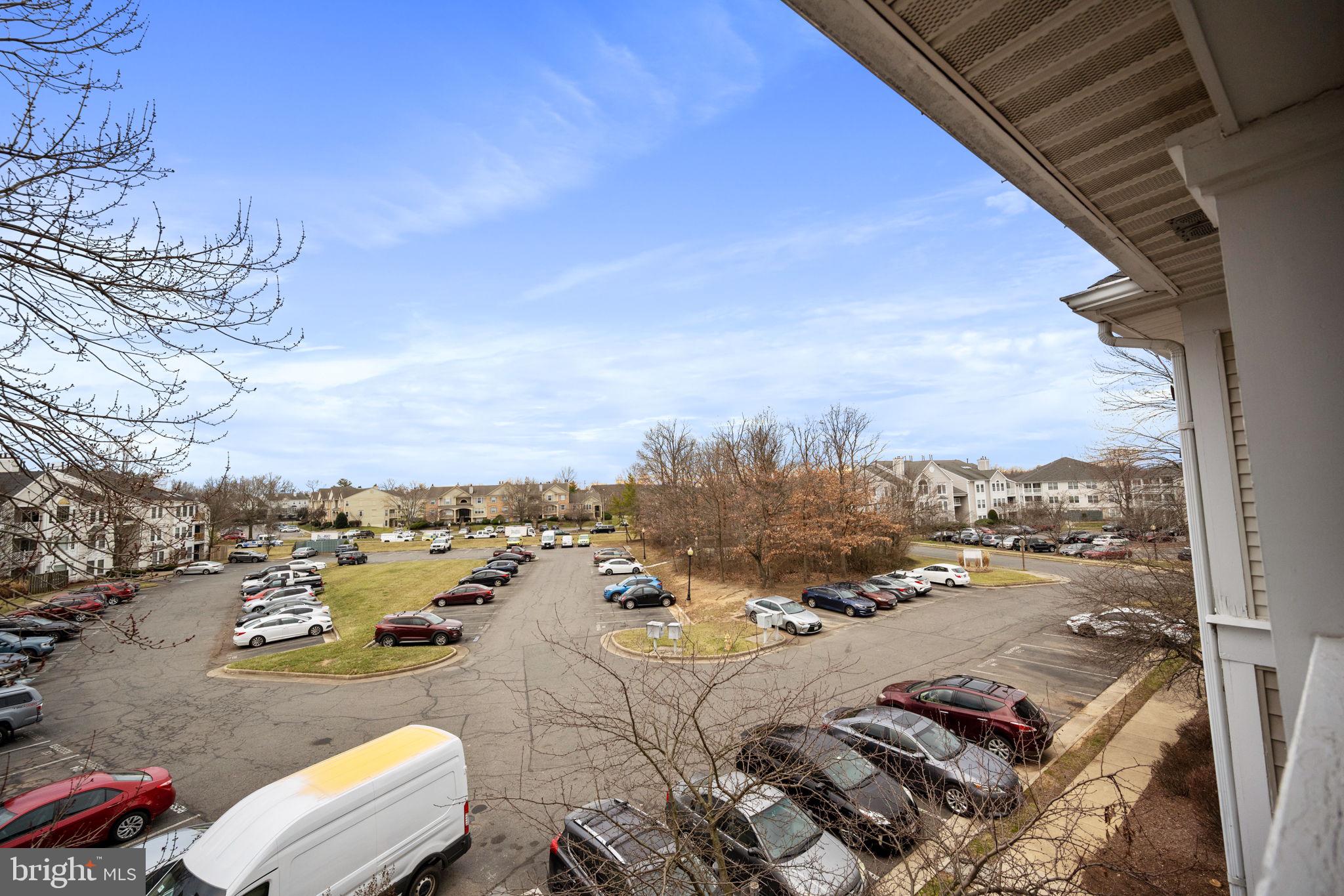 STRATFORD CONDO BULL RUN - Residential