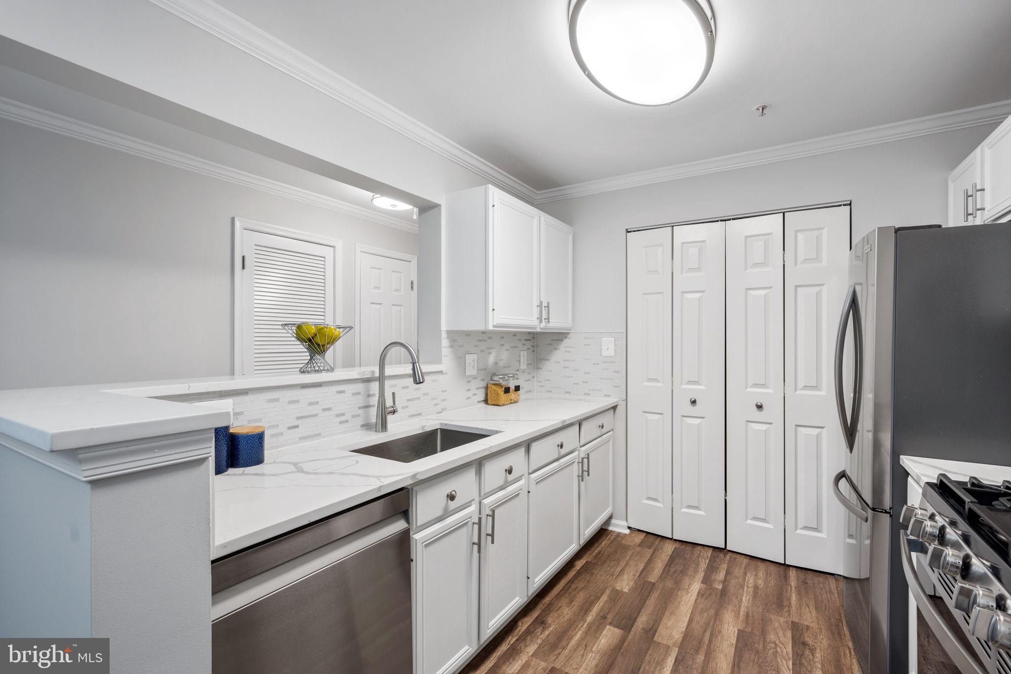 STRATFORD CONDO BULL RUN - Residential