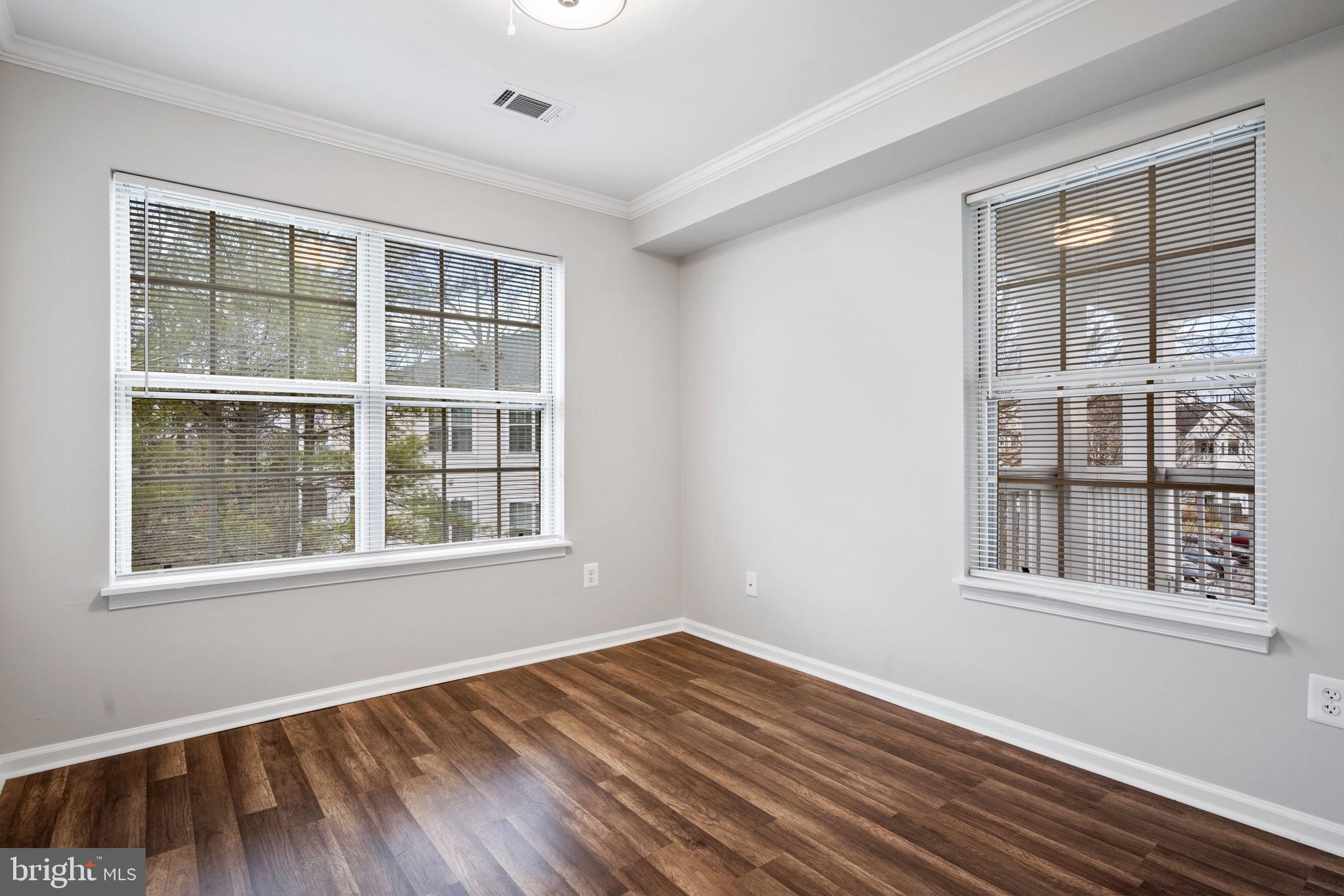 STRATFORD CONDO BULL RUN - Residential