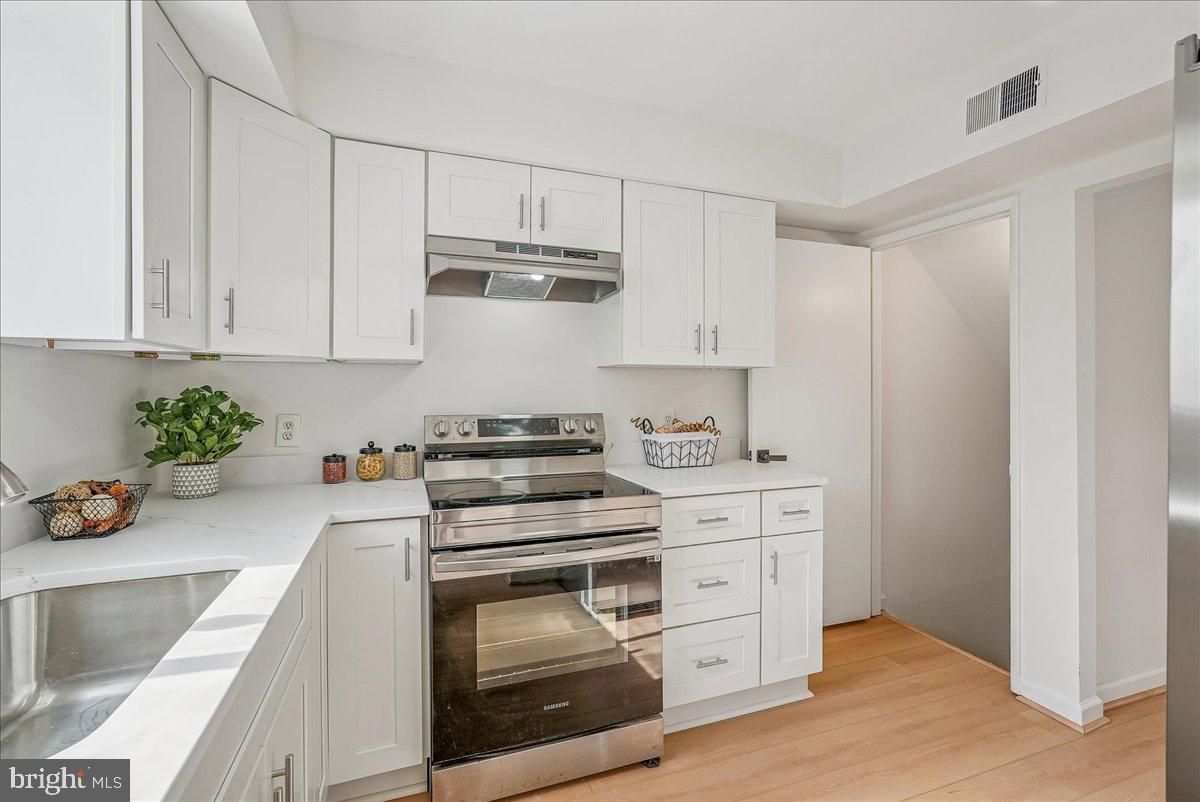 RESTON - Residential