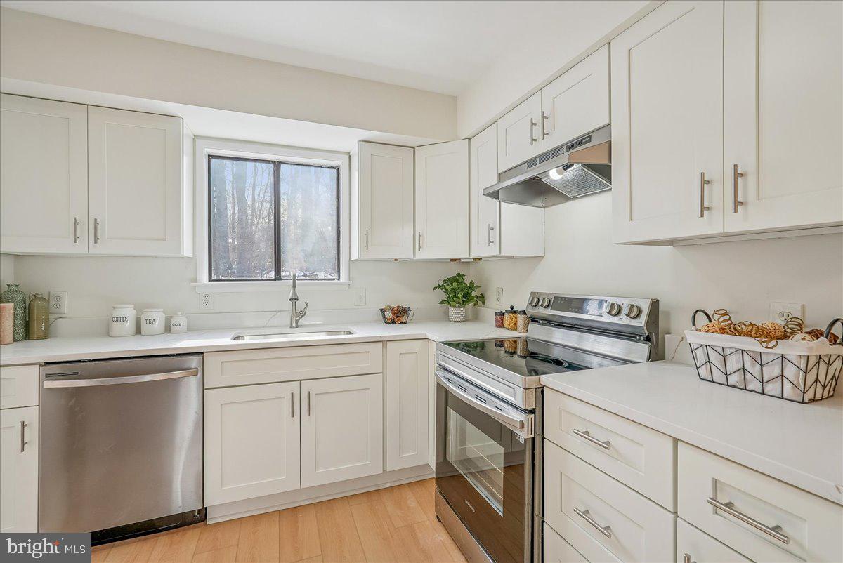 RESTON - Residential