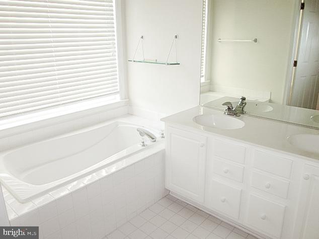 OVERLOOK - Residential Lease