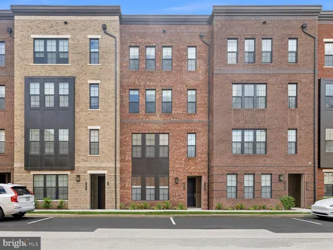 7421 Backett Wood Terrace Unit 1311, McLean, VA MLS: VAFX2239734
