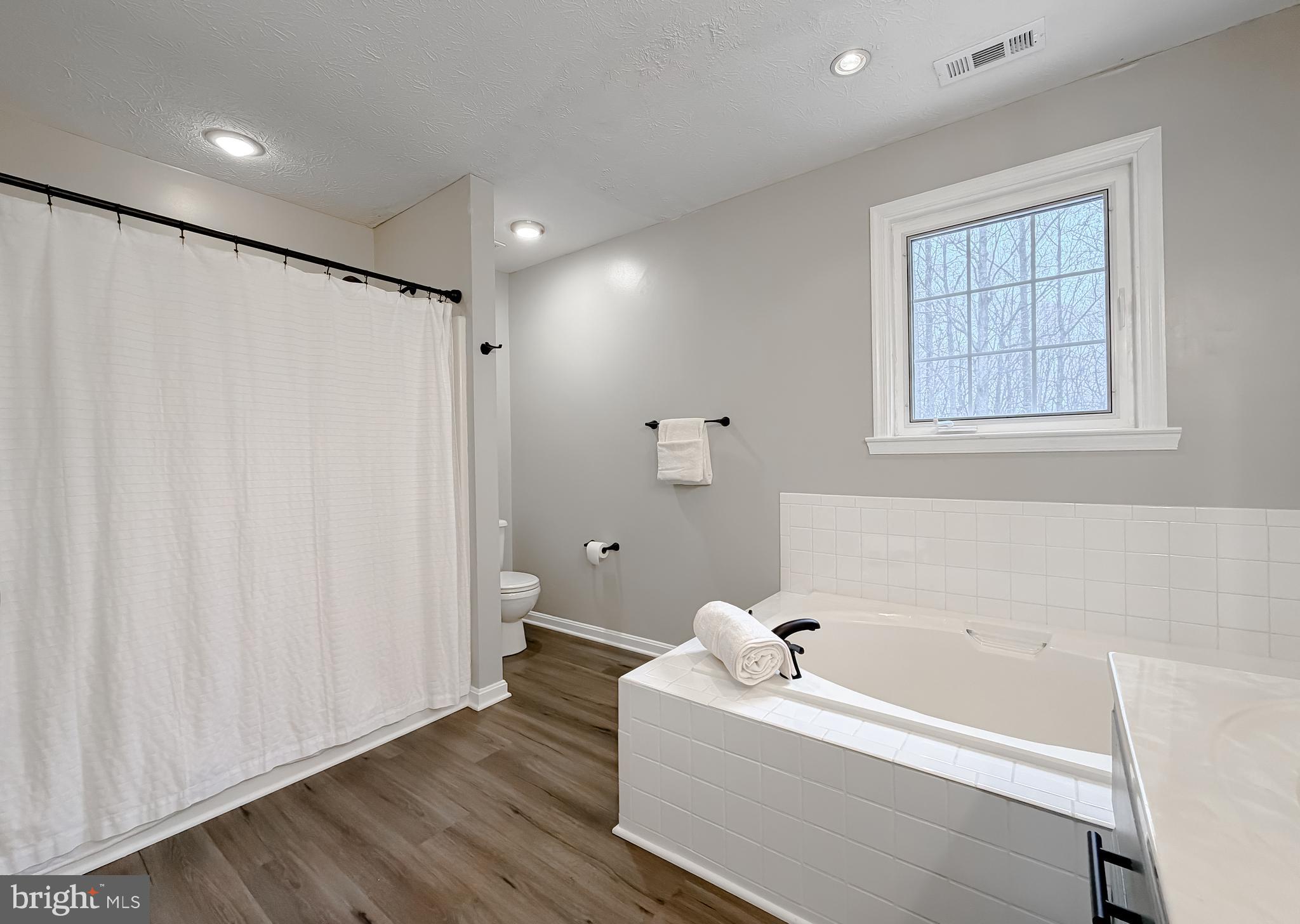 COVE POINT WOODS - Residential