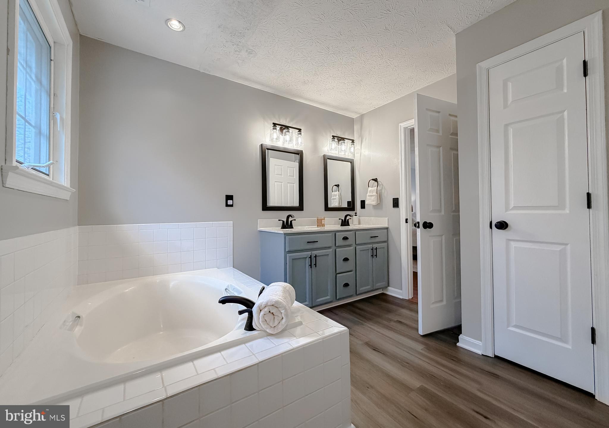 COVE POINT WOODS - Residential