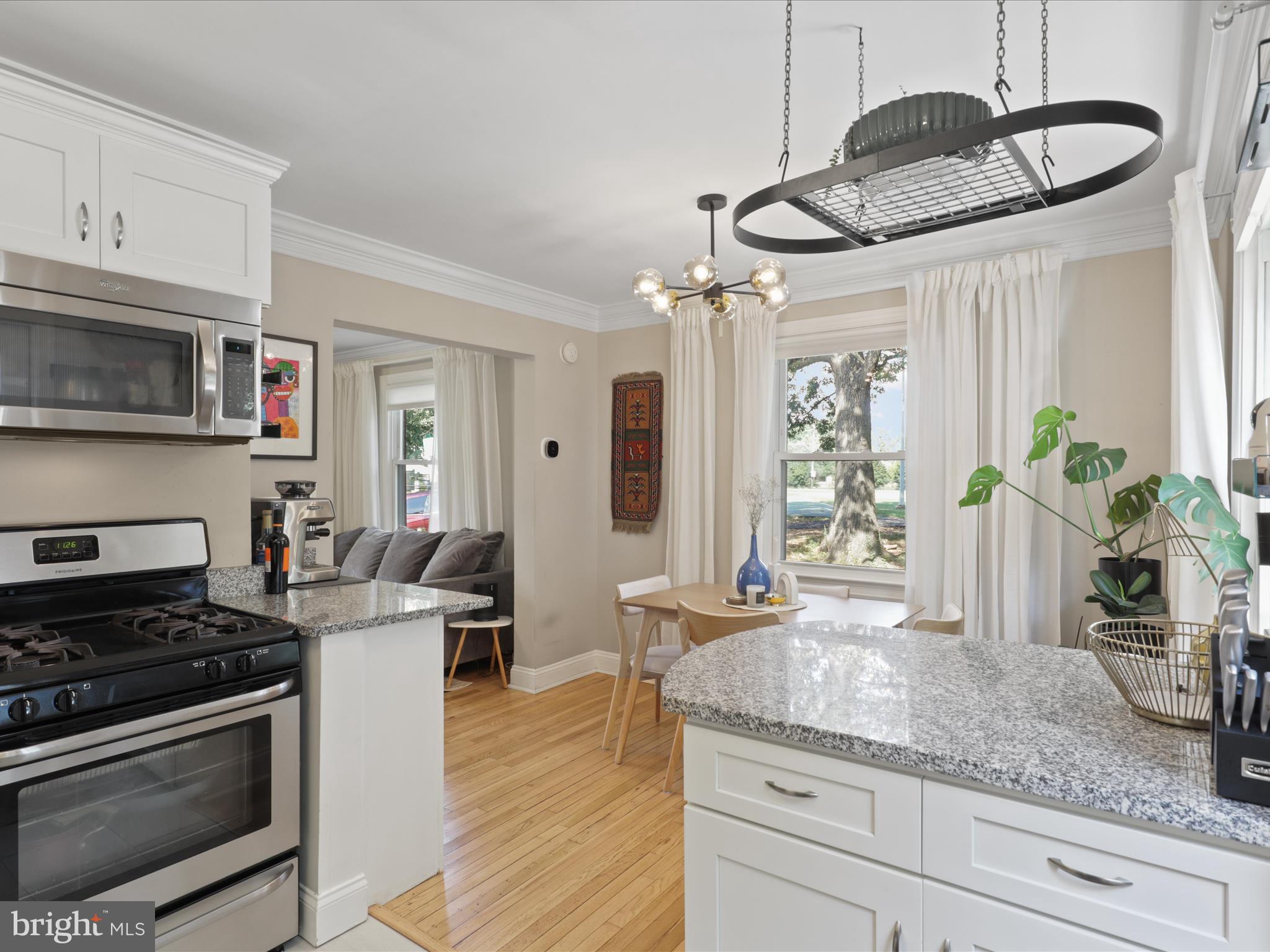 2121 S OXFORD STREET