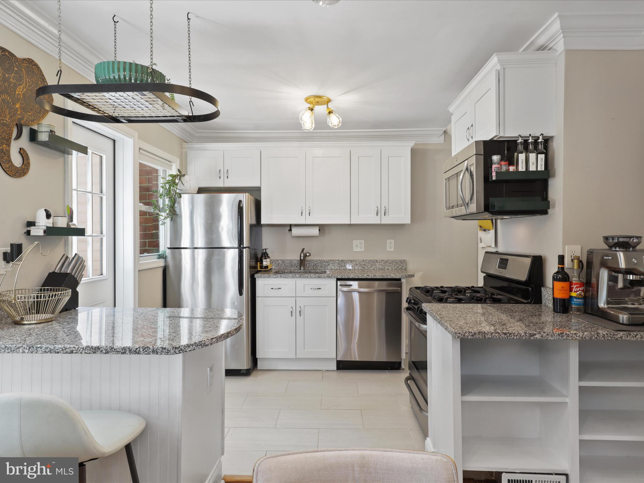 2121 S OXFORD STREET