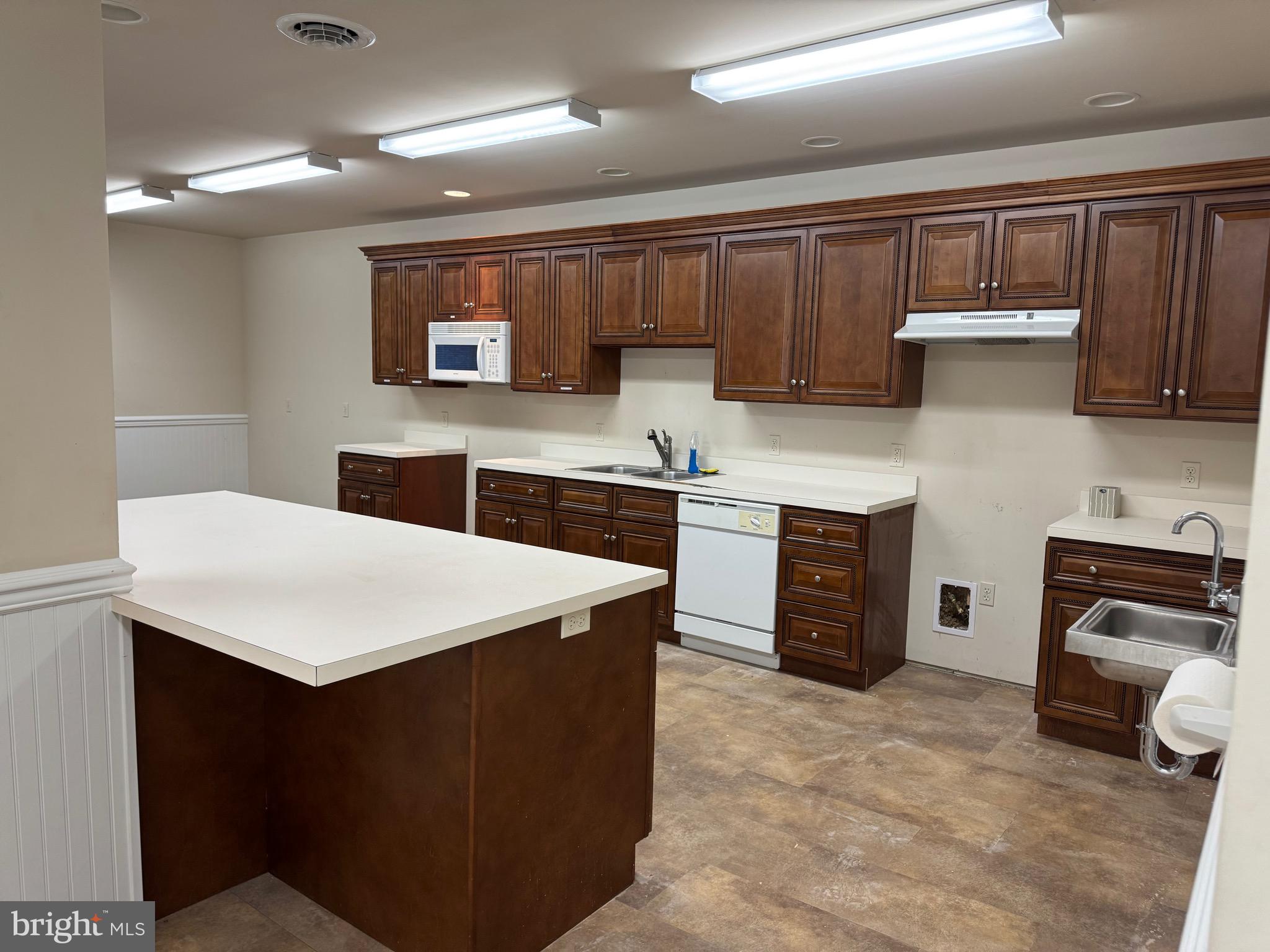 3098 LINCOLN HWY E REAR