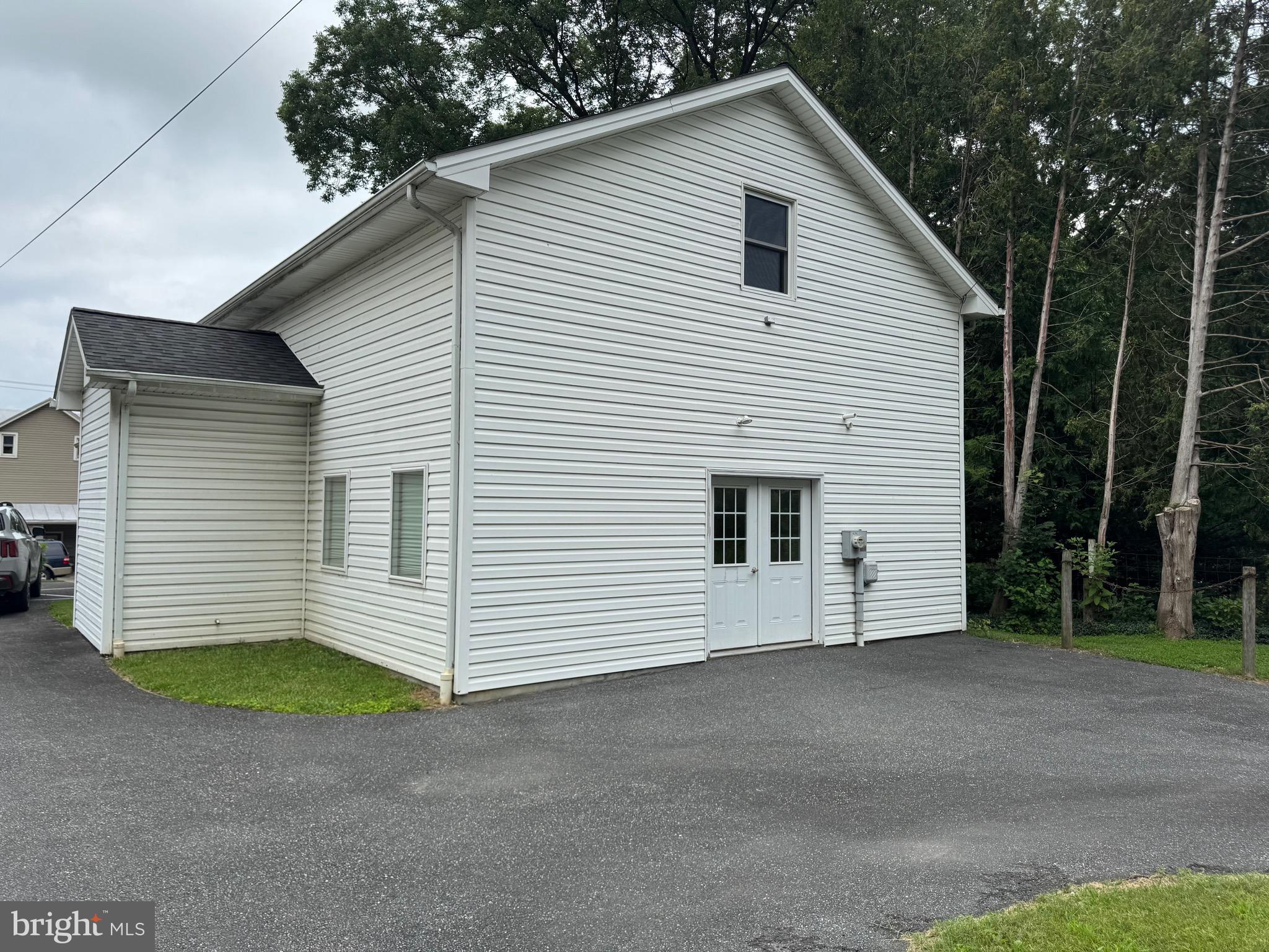 3098 LINCOLN HWY E REAR