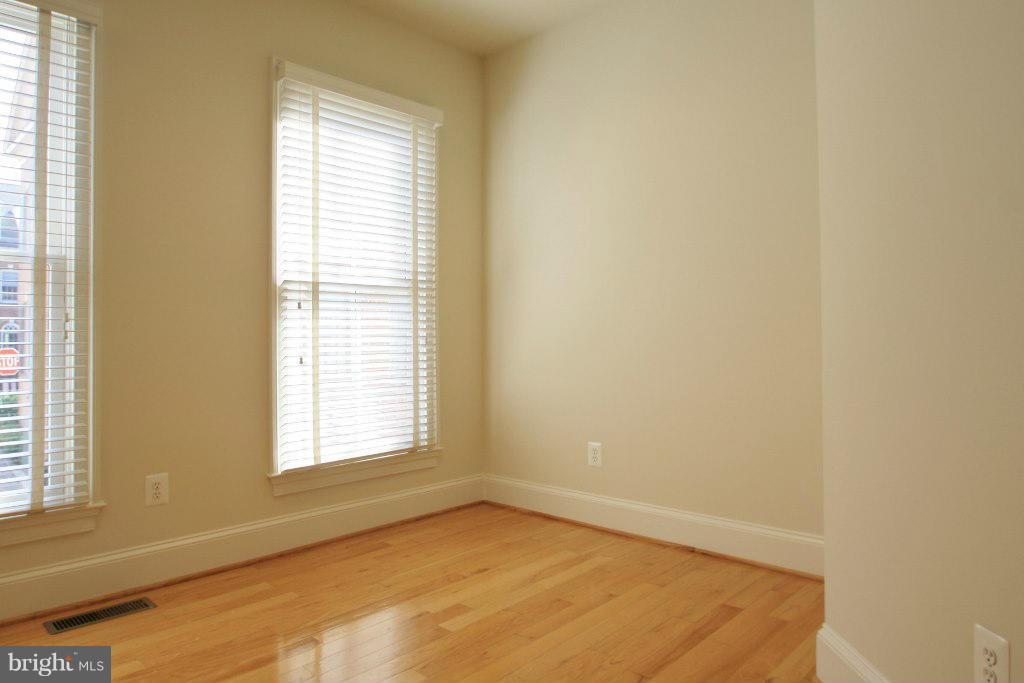 CHATHAM SQUARE - Residential Lease