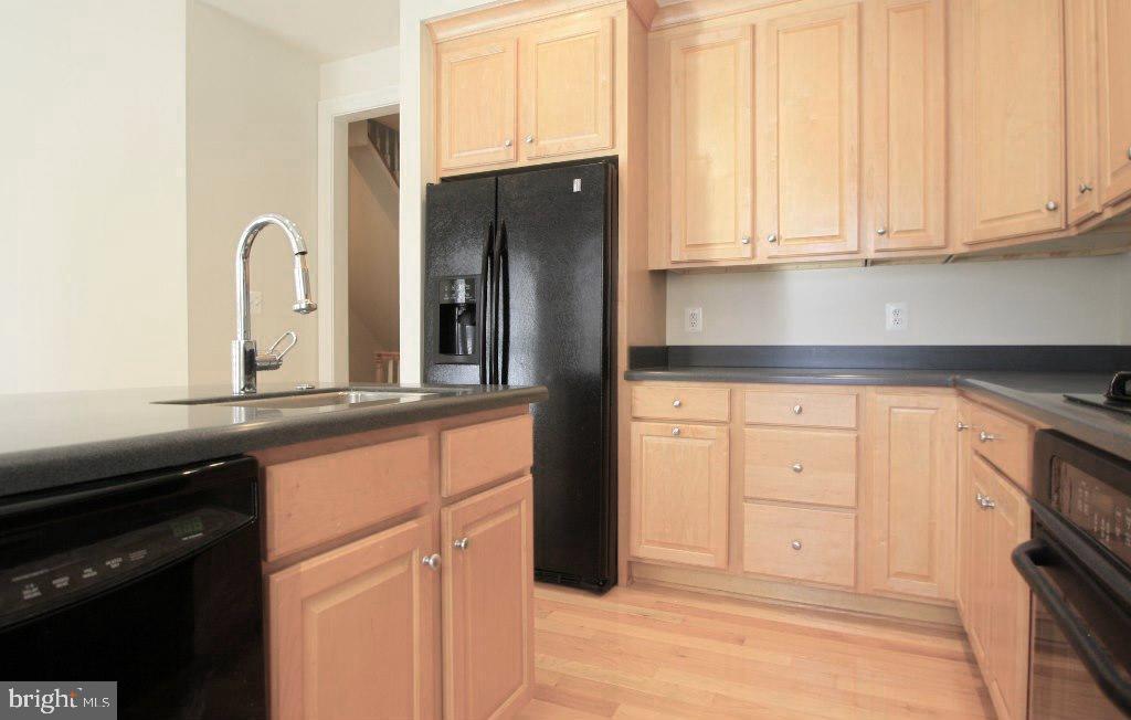 CHATHAM SQUARE - Residential Lease