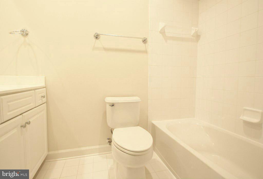 CHATHAM SQUARE - Residential Lease