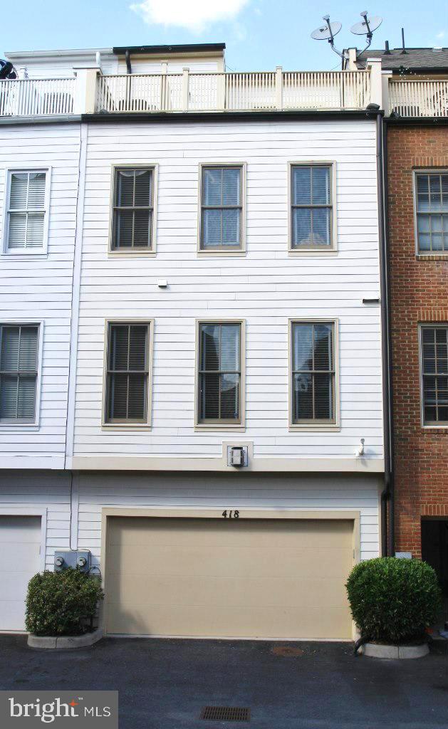 CHATHAM SQUARE - Residential Lease