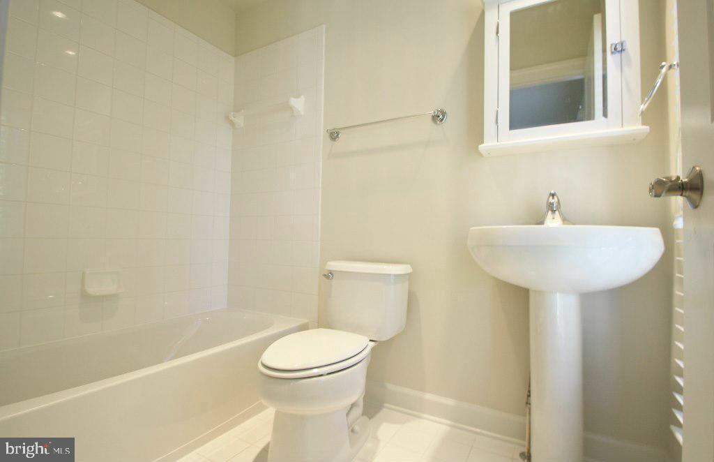 CHATHAM SQUARE - Residential Lease