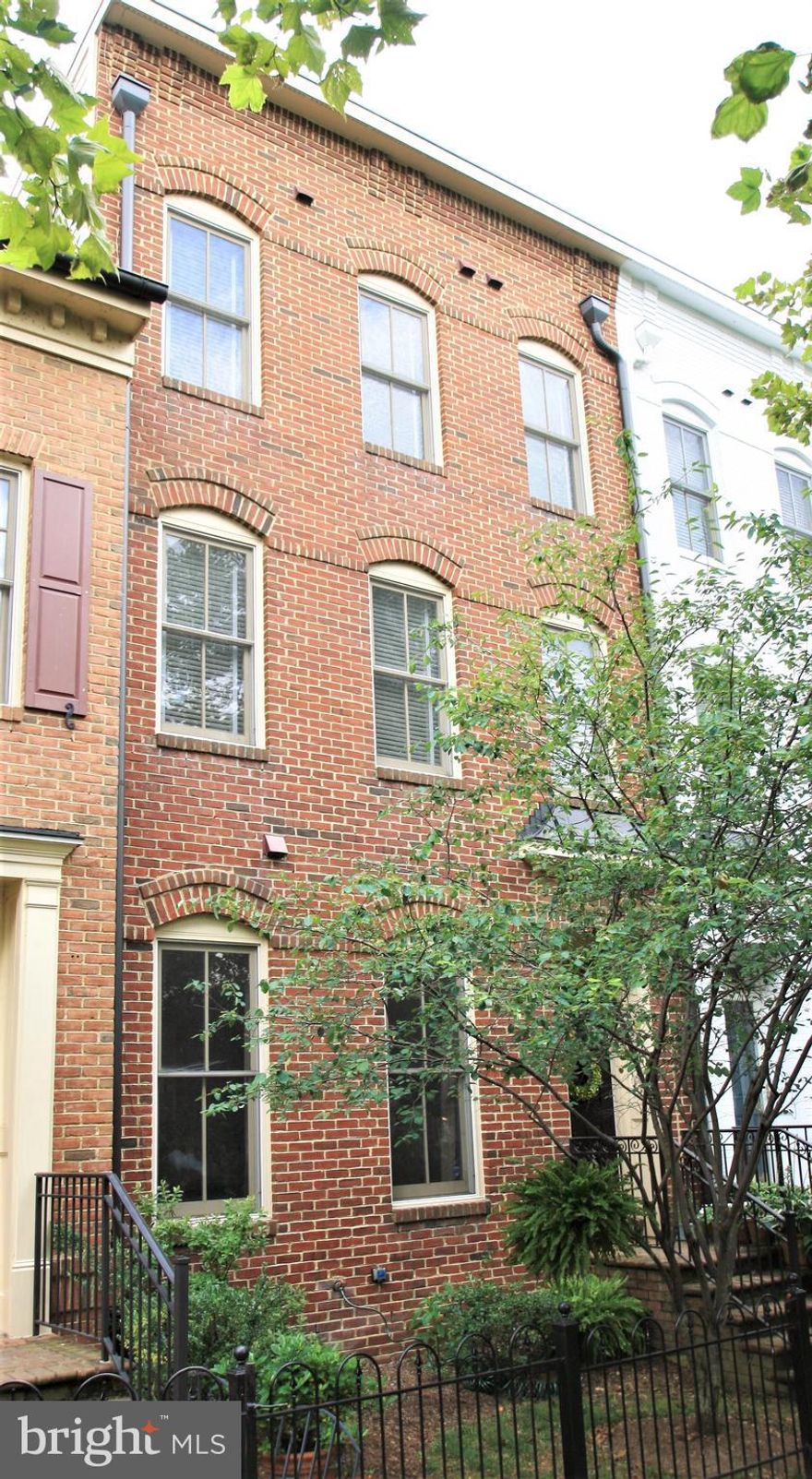 Immaculate, like-new, luxury 4-level Federal-style townhouse in the heart of Old Town just 3 blocks to the river, waterfront parks and jogging/cycling trail, and 5 blocks to the shops and restaurants of King St. The property, built in 2006, offers 3 large bedrooms, 3.5 bathrooms, living/dining room with wood paneling, family room/study with gas fireplace, and a loft/den leading to the roof top terrace. Features includes a gourmet kitchen with island and breakfast area, granite countertops, 9' high ceilings, crown and chair molding, gleaming hardwood floors, wood blinds on all windows, extensive storage and a 2 car garage. Located just 3 blocks to Trader Joe's and Harris Teeter, 9 blocks to Braddock Rd. metro station and 1 block to the metro bus stop - a perfect score of 10 for walk-ability to everywhere.  Available immediately.  MINIMUM 18 MONTH LEASE. Max 2 incomes to qualify. Pets on a case by case basis.