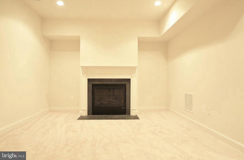 CHATHAM SQUARE - Residential Lease