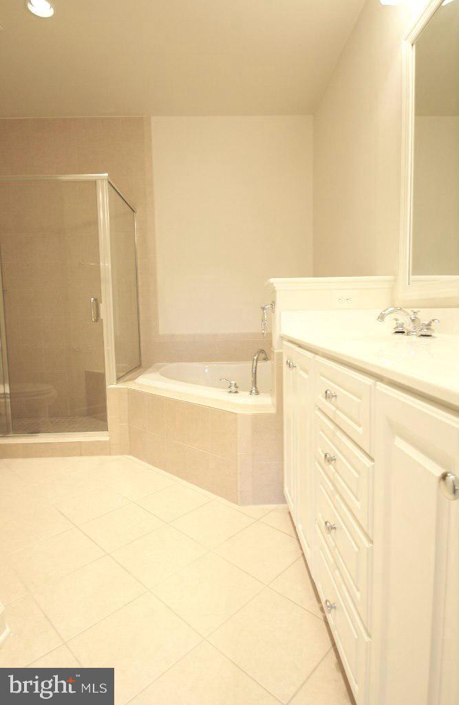 CHATHAM SQUARE - Residential Lease