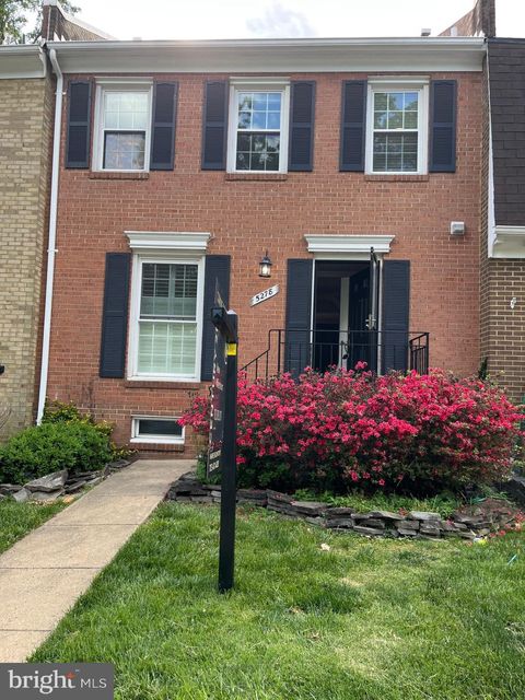Photo of 5278 Bradgen Court, SPRINGFIELD, VA 22151 (MLS # VAFX2310130)