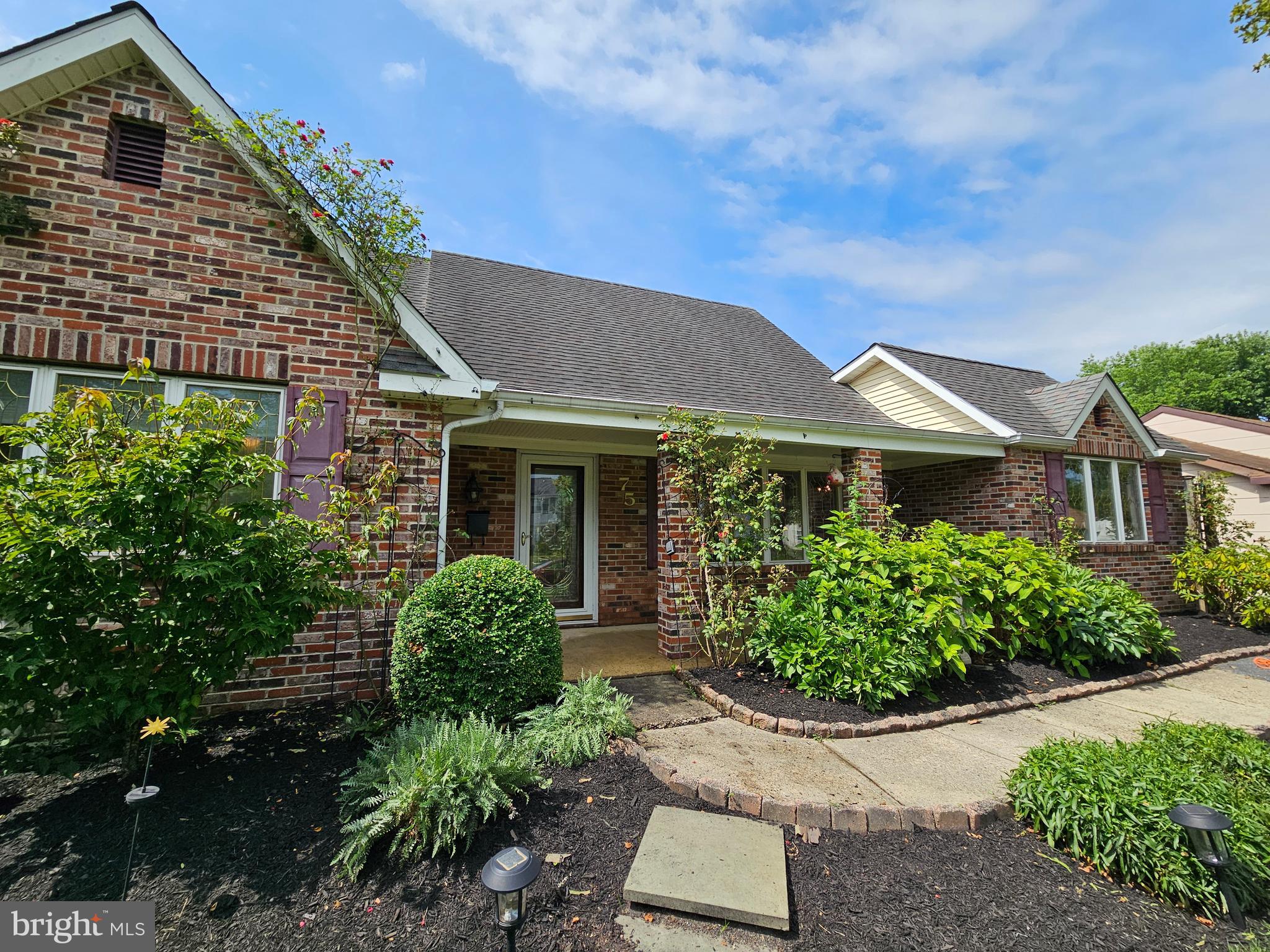 75 EARNSHAW LANE