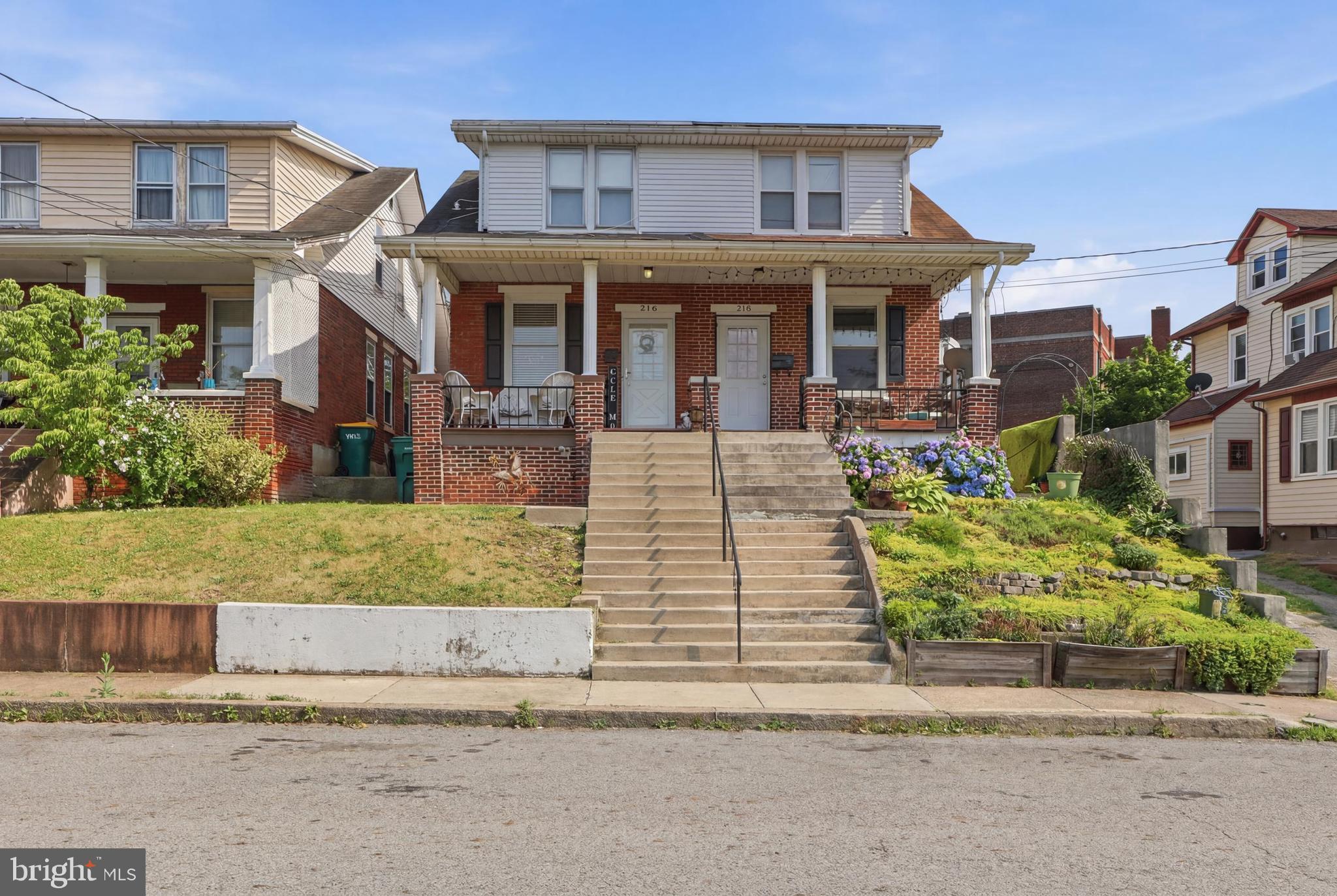 216 W DAUPHIN STREET