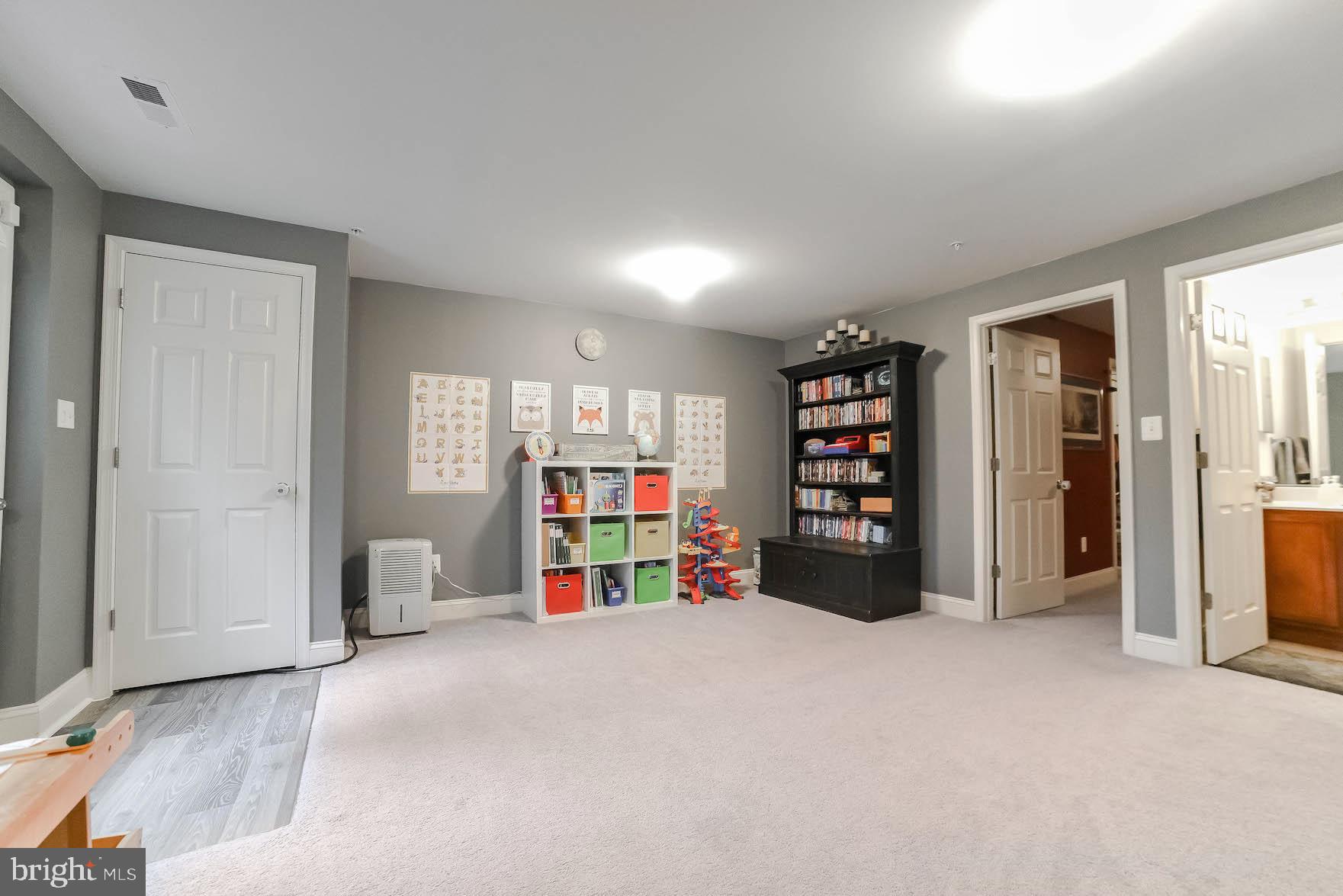 WILLOWGATE - Residential