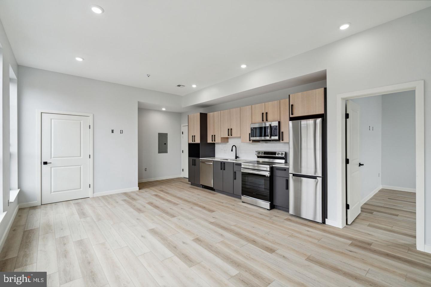1112-16 E BERKS STREET 207