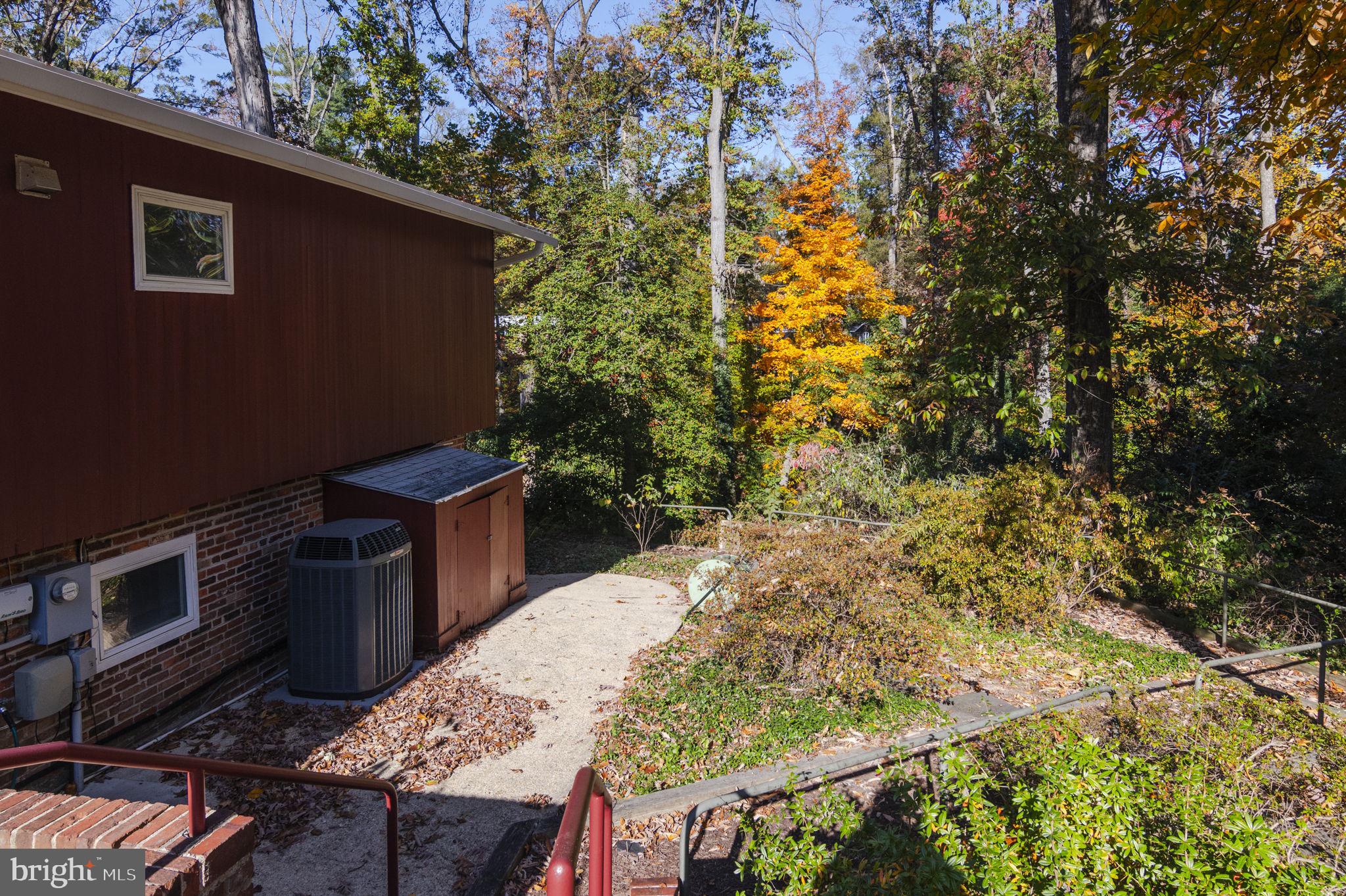 HOLLIN HILLS - Residential Lease